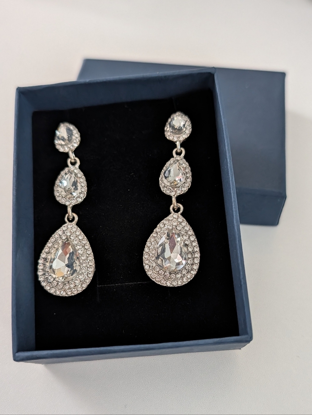 Teardrop earrings with gift box